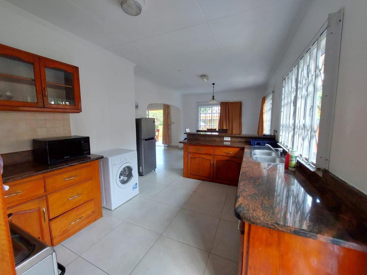 Beau Vallon Villa Self Catering With Pool Exterior photo